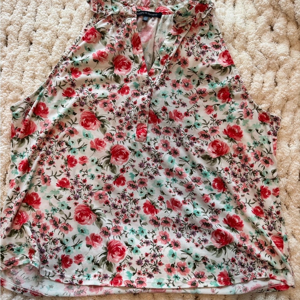 Supply & Demand White and Red Floral Tank Top with V-Neck XL
